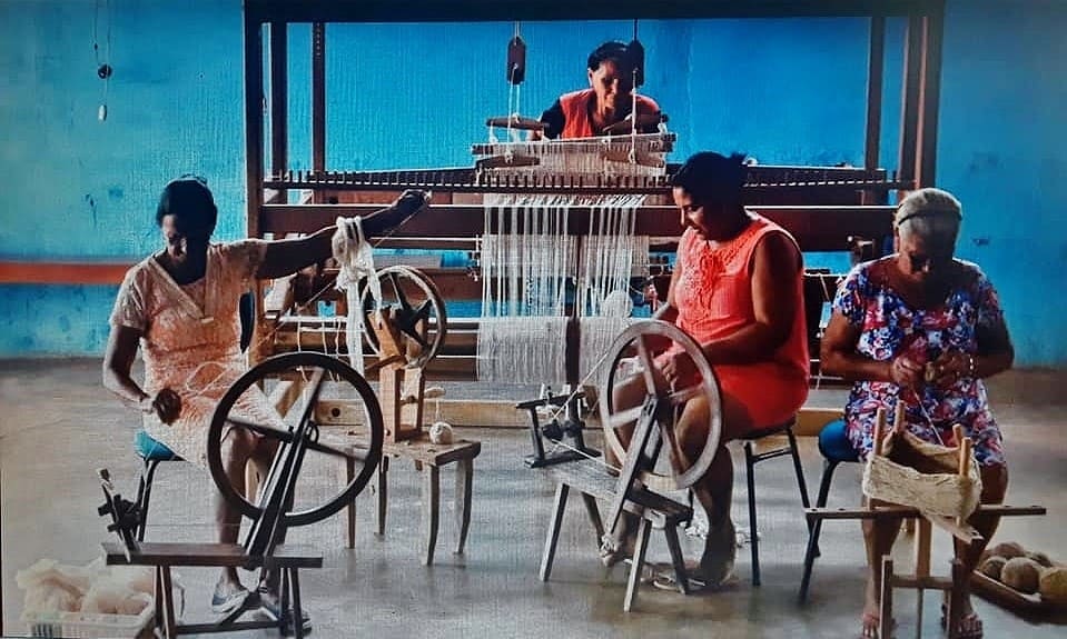 Fiandeiras, tecelãs e tintureiras